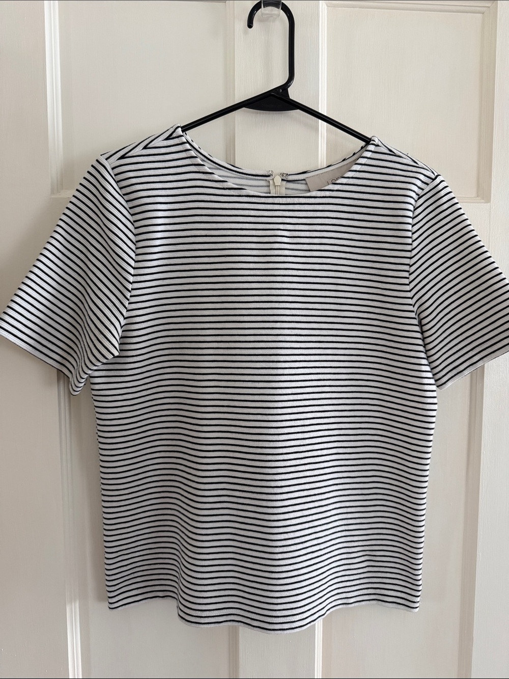 🌹Loft black & white short sleeve top. Size XS.